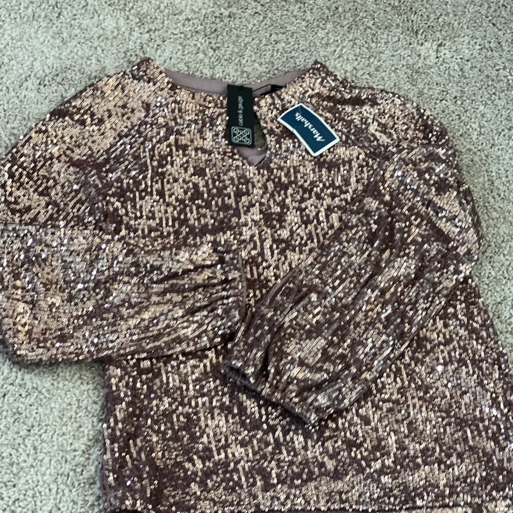 ⭐️ Firm Price ⭐️ Cable and gauge shimmery Medium top - Picture 8 of 9